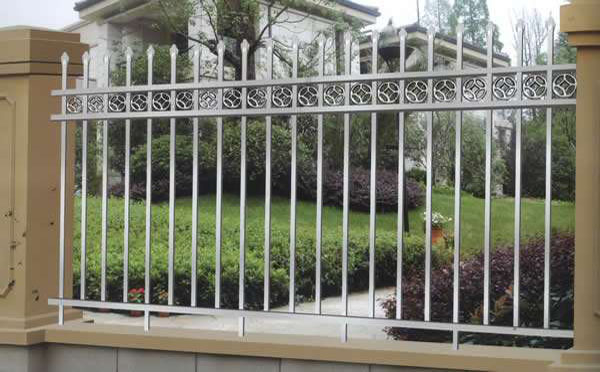 圍墻鋅鋼護欄用途廣泛
