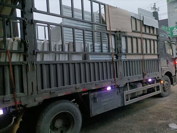 鋁百葉窗裝車(chē)發(fā)貨實(shí)力