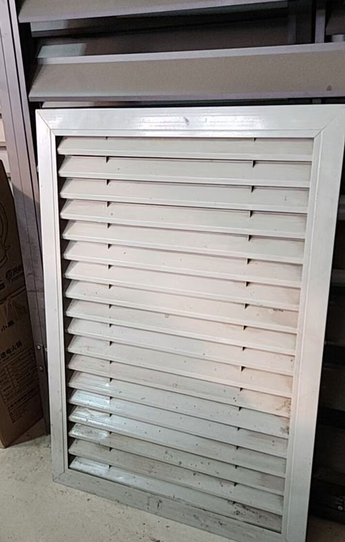 通風(fēng)防雨百葉窗生產(chǎn)