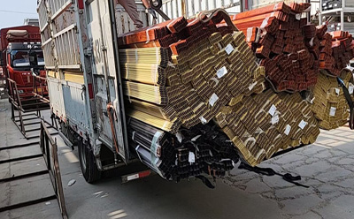 百葉窗型材發(fā)貨中 百葉窗型材發(fā)貨中